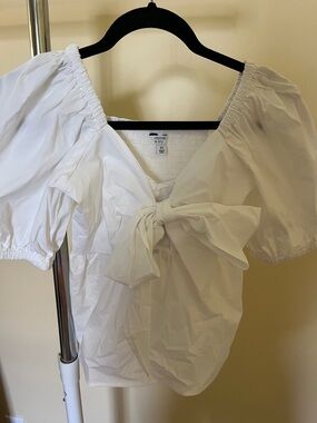 crown & ivy White Tie-Front Puff Sleeve Blouse